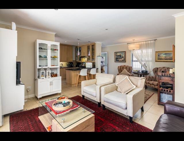 3 BEDROOM FREESTANDING TO LET IN SUNNINGDALE